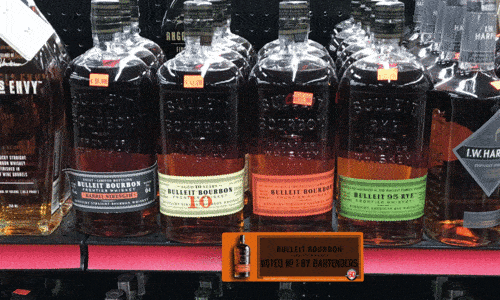 Bulleit Bourbon içecek rafında animasyonlu POP ekranı